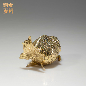 Ornement en laiton Poisson Koi porte-bonheur, Décoration Feng Shui pour Salon, Cadeau du Nouvel An Chinois, par Atelier d'Art en Cuivre - Product Image 4