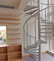 Escalier en colimaçon moderne sur mesure pour appartement |   Escaliers intérieurs en métal robustes pour villa