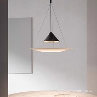 Lustre minimaliste italien de style nordique moderne, forme de soucoupe volante, corps en aluminium, abat-jour en acrylique, éclairage économique, noir/chrome
