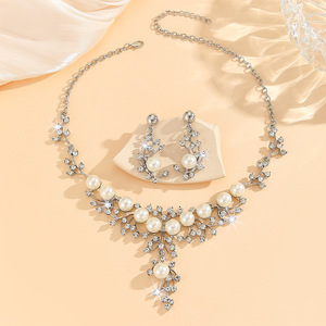 Juego de joyería de imitación de perlas y diamantes de alta gama para cumpleaños, novia, boda, collar y aretes, dos piezas, venta directa de fábrica - Product Image 3
