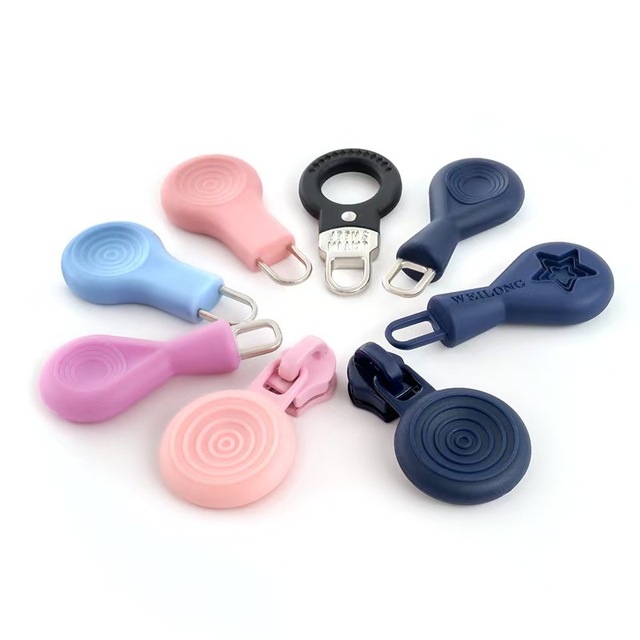 High Quality Customizable PVC Rubber Zipper Puller 3# 5# 8# for Bag Parts & Accessories