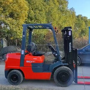 Montacargas Toyota FD30 Usado - Buen Estado, Hecho en Japón, Motor Diésel/Gasolina de 3 Toneladas, 4300 kg, 0-2000 Horas - Product Image 4