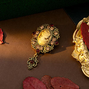 Rétro Camée Élégant Reine Tête Portrait <span class=keywords><strong>Broche</strong></span> pour Femmes Cristal Emblème En Relief Mariage Bouquet De Mariée Vêtements Bijoux (BR454) - Product Image 4
