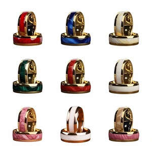 Anillo de hombre con acabado en madera y chapado en oro, personalizado, estilo hip-hop, venta al por mayor. - Product Image 1