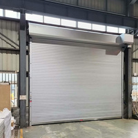 Porte roulante en aluminium sur mesure, design minimaliste, résistante au vent, volet de protection lourd pour entrepôt ouvert