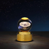 Lampe de nuit en cristal avec motif universel gravé au laser 3D à rotation automatique personnalisée