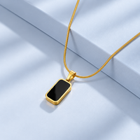 Collier rectangulaire double face pour homme et femme, incrustation nacre et noire, pendentif réversible, chaîne serpent dorée, bijoux à porter au quotidien