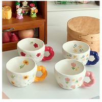 Tasse en Céramique à Anse Torsadée 260 ml, Motif Floral Peint à la Main Sous Émail – Mug Fleur, Thé, Café, Idéal Cadeau
