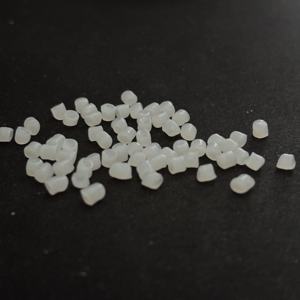 Granules HDPE fabriqués en Chine pour des boîtes de stockage translucides à haute durabilité adaptées aux applications de film et de qualité alimentaire - Product Image 1