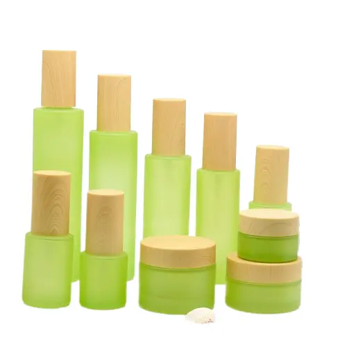 Luxe Frosted Groene Cosmetische Huidverzorgingsverpakking Crèmekleurige Potten Bamboe Spuitglas Lotion Pompfles Set Voor Huidverzorgingsproduct