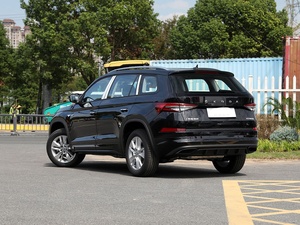 Bon <span class=keywords><strong>prix</strong></span> pour 2025 <span class=keywords><strong>Skoda</strong></span> <span class=keywords><strong>Kodiaq</strong></span> TSI330 5-Seat 2WD Shili Edition SUV de taille moyenne toit ouvrant Marchandises en stock Voiture de vente chaude au port - Product Image 4