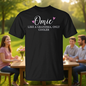 Camiseta Omie con diseño de corazón como una abuela, solo que más genial, regalo para el día de la madre - Product Image 3