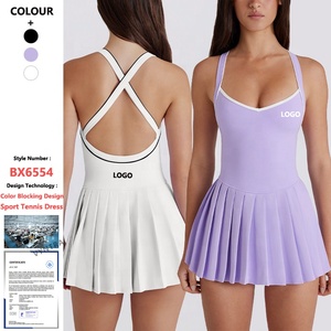 Tenue de sport personnalisée à blocs de couleur avec dos croisé et jupe plissée pour femme, idéale pour le golf, le pickleball, l'exercice, le sport et le tennis, avec short intégré - Product Image 1