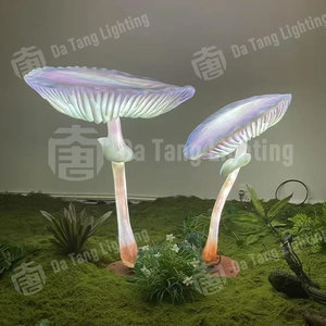 Luz decorativa con forma de hongo para exteriores, ideal para parques, jardines y decoración de escenas nocturnas románticas. - Product Image 4
