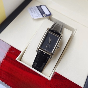 Reloj Femenino Elegante con Movimiento de Alta Calidad, Esfera Minimalista, Estilo Versátil, Apto para Toda Ocasión, Longiness - Product Image 4