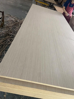 Panneau décoratif mural pour salon et entrée en MDF plaqué à froid, à grain de bois, résistant à l'humidité et à découpe rotative