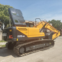 Excavatrice Hyundai 220 d'occasion, modèle 2020, 22 tonnes, de taille moyenne, sur chenilles, avec moteur, boîte de vitesses, pompe et godet de 1,0 m, équipement pour travaux de terrassement