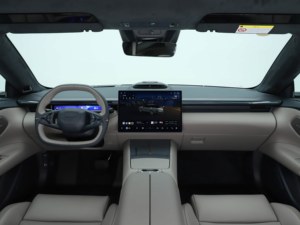 Nuevo Auto Lynk & Co Z10 Modelo 2024, 95kWh, 702km Ultra, Sedán de 5 Plazas, Vehículo Eléctrico Puro, R21, Volante a la Izquierda, Básico - Product Image 4