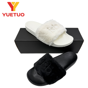 Chaussons de chambre pour femmes, personnalisés, pour hommes, pour personnes âgées, pantoufles licorne multicolores - Product Image 1