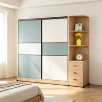 Armoire coulissante sur mesure avec cadre noir, portes à panneaux, étagères latérales, tiroirs, roulettes de couleur claire