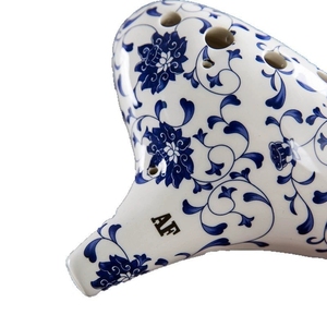 โอคาริน่าเซรามิก AF 12 รู สีฟ้าขาวลายดอกบัว แบบจีน สำหรับฝึกซ้อม - Product Image 4