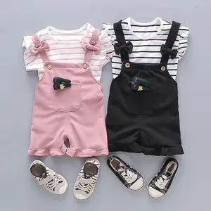 Pakaian Anak Perempuan Kecil Imut Kasual Musim Panas 2023 Kaus Bergaris Lengan Pendek Celana Pendek Bib Set Bayi Dua Potong Pakaian Anak Perempuan