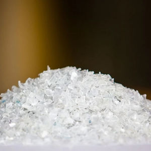 Matériau en flocons polyvalent pour animaux de compagnie, utilisations industrielles multiples, production de fibres, fabrication de feuilles, applications de thermoformage - Product Image 2