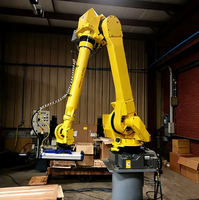 Robot industriel Fanuc M-710IC/50 à 6 axes avec pince robotique CNGBS pour la manutention et le chargement