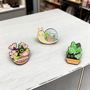 เข็มกลัดโลหะสั่งทำขายส่งสำหรับติดปกเสื้อ  แบบเคลือบแข็งและเคลือบอ่อน  ทำจากโลหะผสมสังกะสี สำหรับของที่ระลึก งานฝีมือโลหะ - Product Image 2