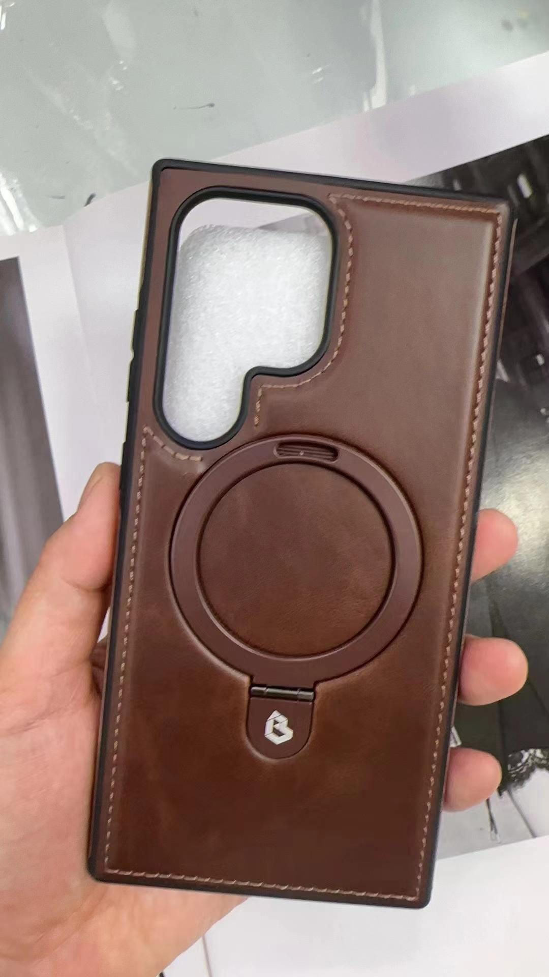 สีน้ำตาลเข้ม