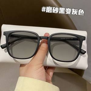 نظارات فوتوكرومية للرجال تصميم جديد عالي الجودة للبيع بالجملة إطارات بصرية مضادة للضوء الأزرق نظارات كمبيوتر للرجال - Product Image 5