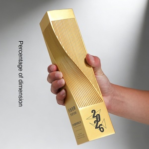 Trofeo in Resina Personalizzato |   Design creativo di alta qualità |   Premi per Dipendenti Eccezionali e Campioni di Vendita Aziendali - Product Image 5