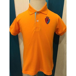 Camisa polo clásica con mangas acanaladas de color blanco, cuello a rayas y un bolsillo en el pecho, hecha de TC Pique 35% algodón 65% poliéster. - Product Image 1