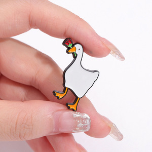 Pins de esmalte de alta calidad con diseño de ganso de dibujos animados, insignias de solapa de metal, broches divertidos con el tema 'Mess Honk You Get Bonked' para amigos - Product Image 2