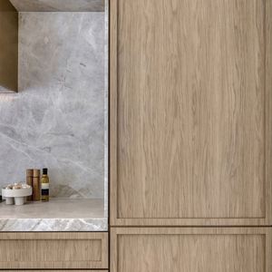 Armoire de cuisine modulaire minimaliste SANTOPOVA, design en bois grainé, profil plat, comprend des charnières, un tiroir, un panier de rangement - Product Image 3