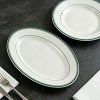 Assiettes en céramique blanches JQY en gros, plats de restaurant, plateaux de service ovales en porcelaine avec lignes vertes, assiettes blanches personnalisées