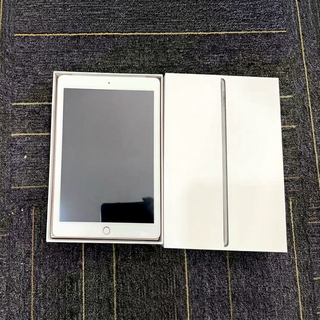 Used for I-Pad 5 2017 A1823 Wi-Fi 9.7 Inch 32GB Intel Atom X7-Z8700 2-in-1 with Keyboard IPadOS15 Tablet