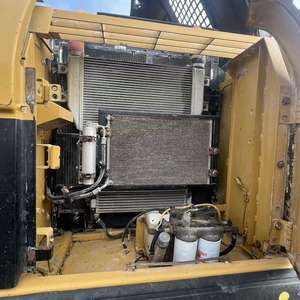 Excavatrice hydraulique sur chenilles Caterpillar 320D/320GC d'occasion, 20 tonnes, importée, bien entretenue, équipée d'une pompe - Product Image 3