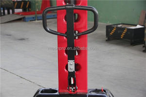 Küçük yarı elektrikli taşınabilir kendinden yükleme palet kaldırıcı istifleyici 1000kg kapasiteli Mini Forklift yük kaldırma araçları - Product Image 4