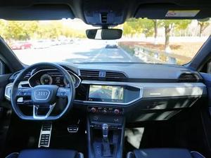 Vehículo Usado con Equipamiento Original al 90%, <span class=keywords><strong>Audi</strong></span> <span class=keywords><strong>Q3</strong></span> <span class=keywords><strong>2017</strong></span>, 2.0T, Gasolina, SUV, Automático, 5 Asientos, Volante a la Izquierda, Azul, Auto de Segunda Mano en Venta - Product Image 2