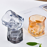 Verres à shot torsadés tendance, verres à whisky et chopes à bière esthétiques et irréguliers, tasses en verre créatives de grande valeur pour les cadeaux de fête