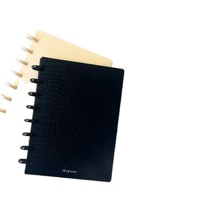 แผ่นดิสก์ PP ที่ผูกสมุดบันทึกสมุดบันทึก2023โลโก้ที่กำหนดเองสมุดแพลนเนอร์สีดำและแผ่นดิสก์เปล่าที่กำหนดเองผูกกับโลโก้ - Product Image 1