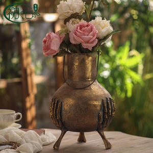 Jarrón de Metal Retro Europeo, Forma Irregular, Diseño Rústico Hecho a Mano, Adorno Floral para Escritorio - Product Image 3