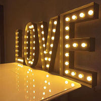 Lettres géantes lumineuses OEM personnalisables de 4 pieds, enseignes à ampoules, enseigne 'Love', boîte d'affichage publicitaire extérieure