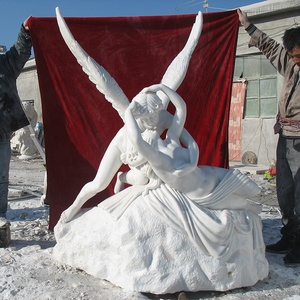 Statue personnalisée en marbre blanc de l'ange célèbre Psyche Revived by Cupid's Kiss - Product Image 1