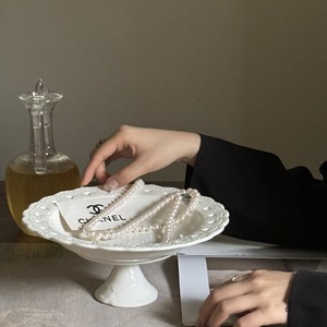 จานขาสูงเซรามิกลายนูนสไตล์ศาลฝรั่งเศสใหม่ขนมหวานผลไม้ห้องนั่งเล่นถาดที่บ้าน - Product Image 1