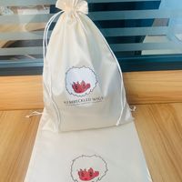 Pochette en satin de luxe personnalisable avec logo, sac promotionnel réutilisable, taille ajustable, emballage à cordon, rangement, cadeau, sérigraphie