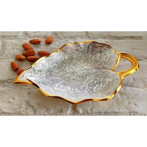 Plat de service moderne en feuille d'argent pour recevoir des invités, finition polie, design durable et idéal pour les dîners et les réceptions - Product Image 3