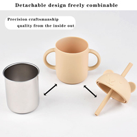 Gobelet à paille en silicone de qualité alimentaire et acier inoxydable 304 pour enfants - gobelet à eau avec doubles poignées pour une facilité de consommation.