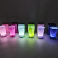 Vente directe usine – Gobelet lumineux LED en plastique de 14 oz avec capteur d'eau, couvercle et paille – Gobelets de fête LED activés par le liquide – Verre LED